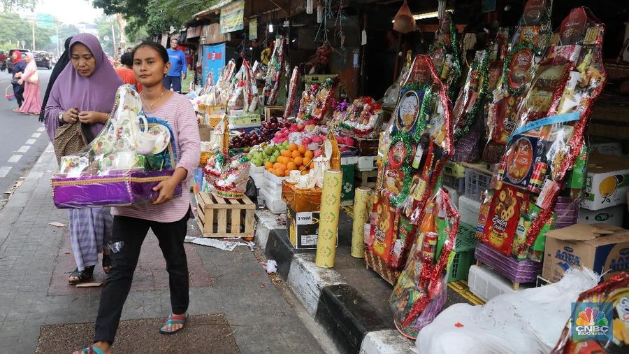 Harga yang dijual sekitar Rp 150.000 hingga Rp 2.000.000 tergantung isi dan besarnya parcel.