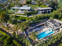 Mengintip Rumah Pencipta Serial TV Glee yang Dijual Rp 225 M