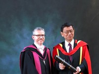 Bos Jababeka Terima Gelar Doktor HC dari Universitas Glasgow
