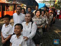 Lebaran Hari Pertama, Warga Antusias Hadiri Open House Jokowi