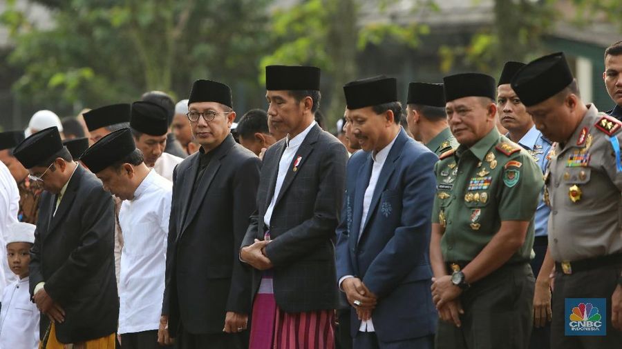 Sekitar dua ribu jamaah mengikuti salat Idulfitri tersebut.