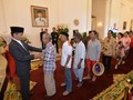 Tukang Becak dan Para Menteri Berbaur di Open House Jokowi