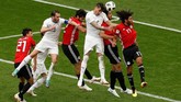 Pemecah kebuntuan timnas Uruguay di laga lawan Mesir ternyata bukan para penyerang, melainkan bek Jose Gimenez. (REUTERS/Darren Staples)