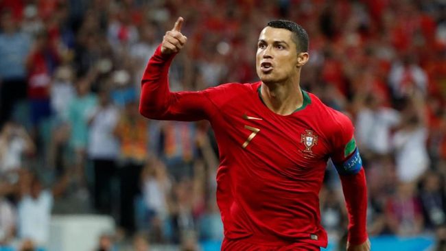 Legenda MU: Ronaldo Lebih Hebat dari Messi