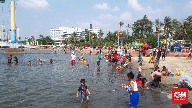 Pengunjung Tak Takut Isu Buaya Masuk Ancol