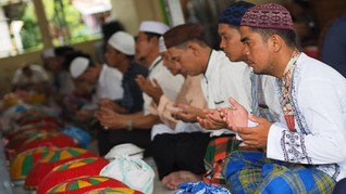 FOTO: Makan Bedulang, Tradisi Lebaran Unik di Bangka