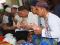 FOTO: Makan Bedulang, Tradisi Lebaran Unik di Bangka