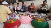 Beberapa jenis lauk pauknya adalah tumis rebung, tumis keladi, lalapan, lempah kuning ikan kakap, ikan jebung bakar, lempah kulat pelawan, dan sambel belacan.(Mahendra Moonstar - Anadolu Agency )