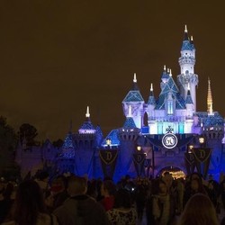 Corona Mau Good Bye, Disney Buka Taman Hiburan April