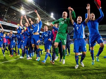 Islandia vs Argentina, Negara Bahagia vs Negara Terluka