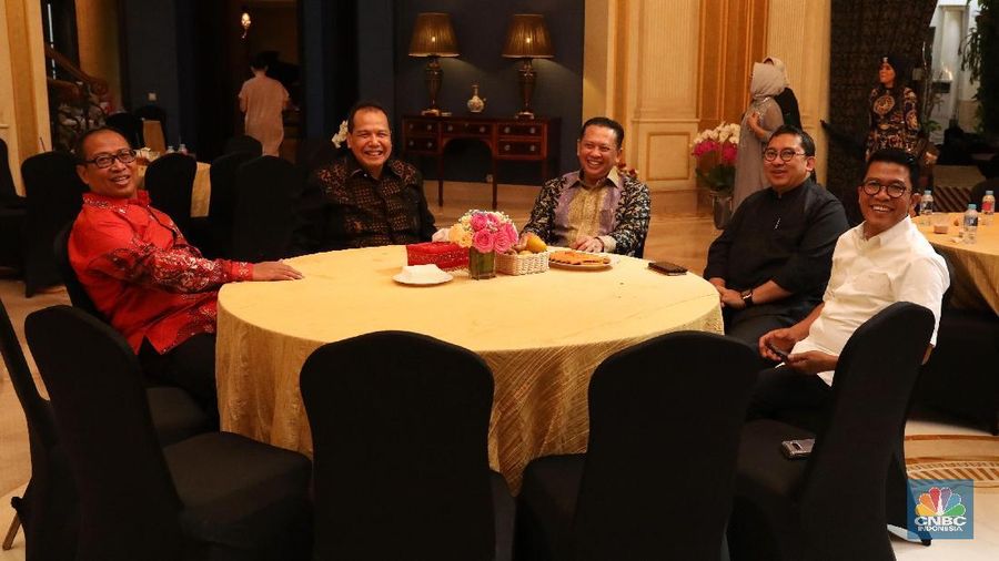 Kegembiraan terpancar dari wajah para tamu karena dapat saling bertemu dan juga sebagi ajang silaturahmi di momen lebaran ini.