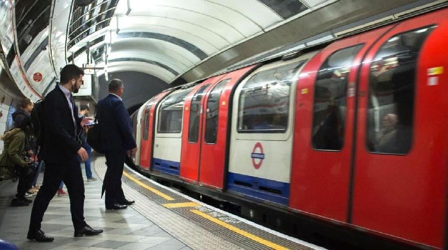 Merancang dan membangun 94 kereta generasi baru untuk Jalur Piccadilly di jaringan kereta api metropolitan London, yang dikenal sebagai Tube.