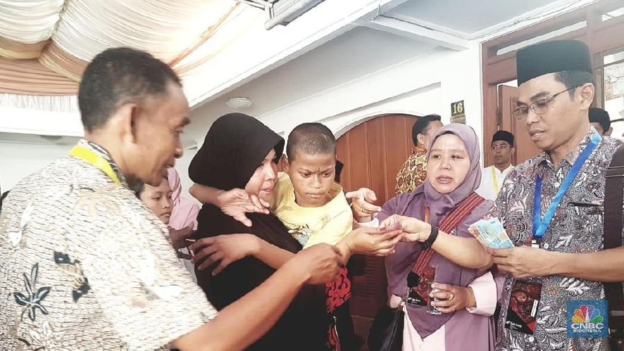 Wakil Presiden Jusuf Kalla (JK) mudik ke kampung halamannya di Makassar dan menggelar Halalbihalal dengan warga.