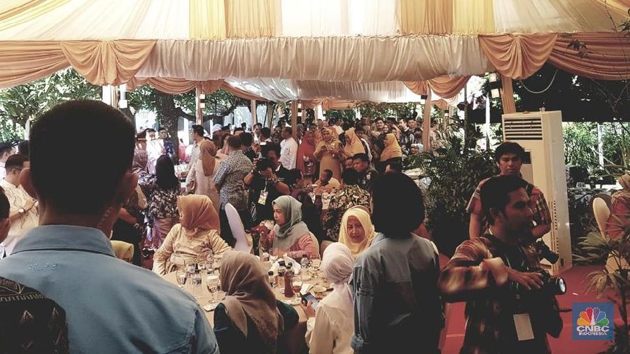 Wakil Presiden Jusuf Kalla (JK) mudik ke kampung halamannya di Makassar dan menggelar Halalbihalal dengan warga.