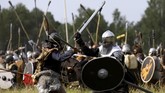 Mereka merupakan penggemar JRR Tolkien yang memeragakan ulang adegan Battle of the Five Armies seperti dalam 'The Hobbit.' (REUTERS/David W Cerny)