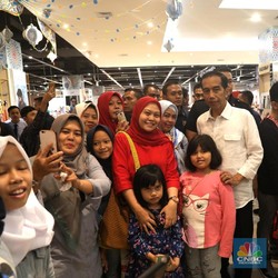 Main ke Transmart, Jokowi Diserbu Warga Bogor