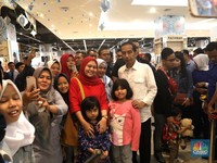 Main ke Transmart, Jokowi Diserbu Warga Bogor