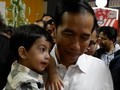 VIDEO: 1,5 Jam Jokowi Temani Cucunya Bermain di Transmart