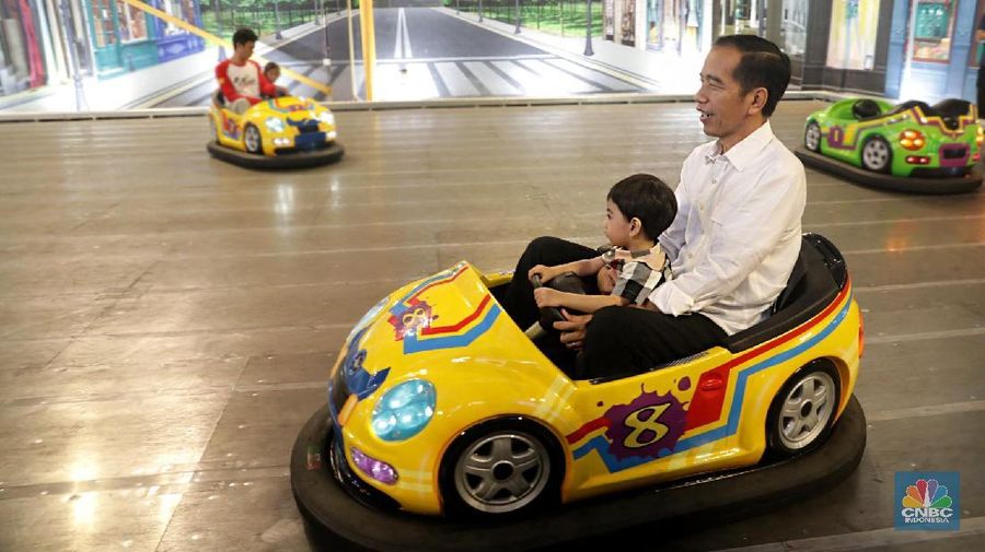 Jokowi dan keluarga keliling Transmart dan ke Wahana Trans Studio mini