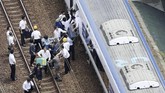 Guncangan begitu kuat hingga menyebabkan tiga orang tewas dan 234 lainnya terluka. (Kyodo/via Reuters)