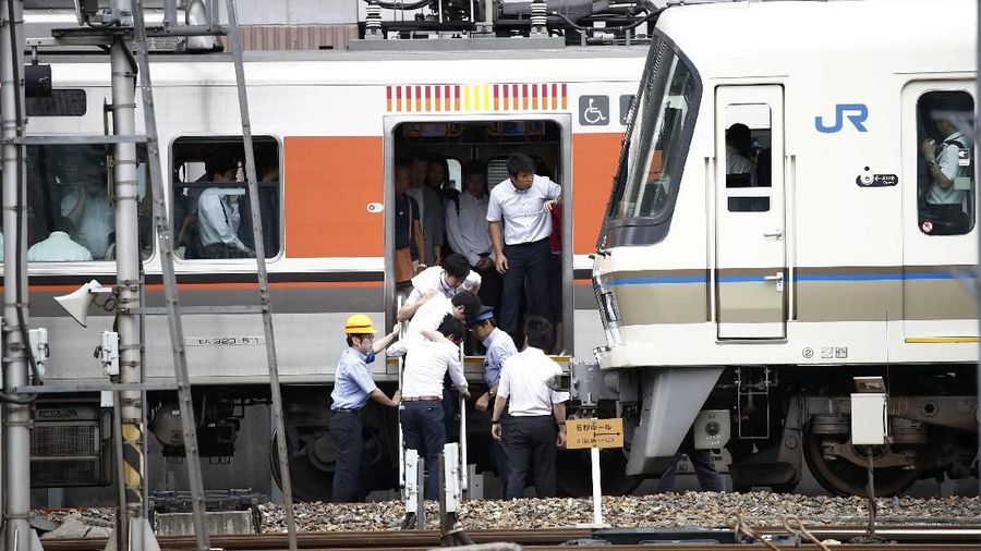 Gempa besar terjadi dengan kekuatan 6,1 Skala Richter (SR) pagi tadi di Osaka.