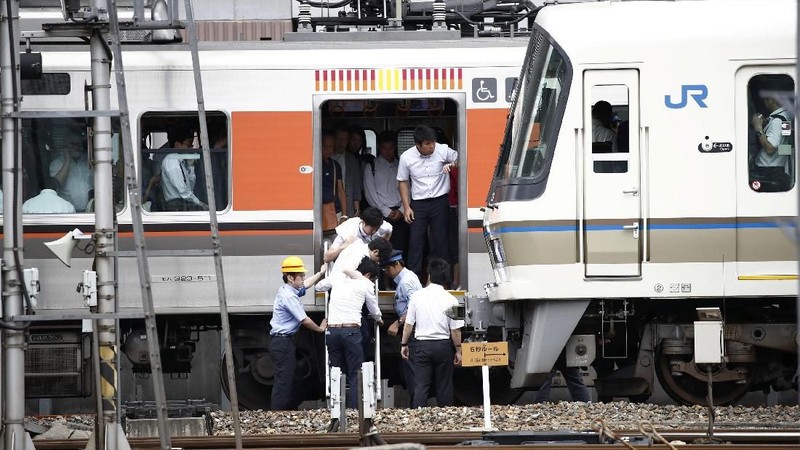 Gempa besar terjadi dengan kekuatan 6,1 Skala Richter (SR) pagi tadi di Osaka.