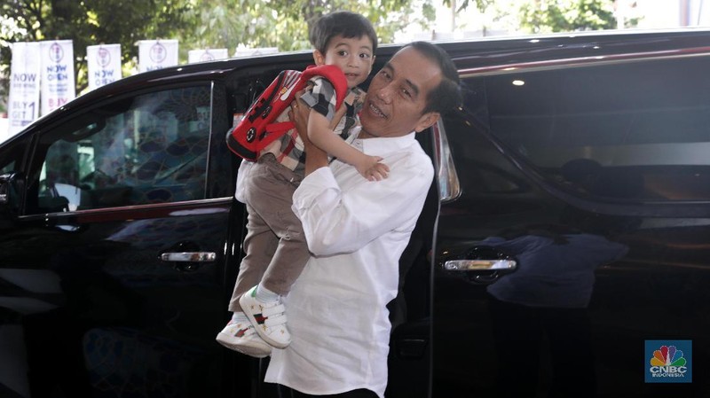 Jokowi dan keluarga keliling Transmart dan ke Wahana Trans Studio mini