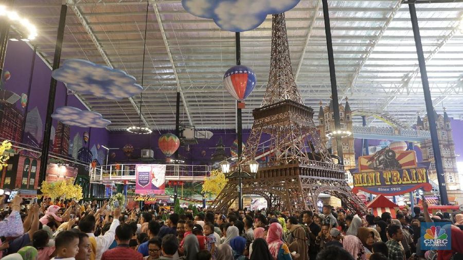 Jokowi dan keluarga keliling Transmart dan ke Wahana Trans Studio mini