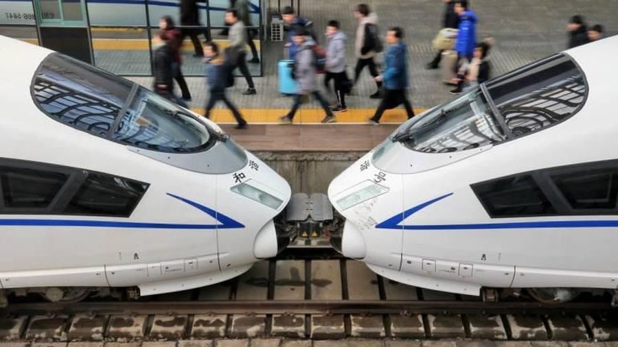 Penerapan teknologi pengenalan wajah ini menimbulkan kekhawatiran bahwa komuter sedang dimata-matai.