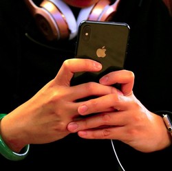 Saham Apple Anjlok, Sektor Teknologi China Ikut Rontok