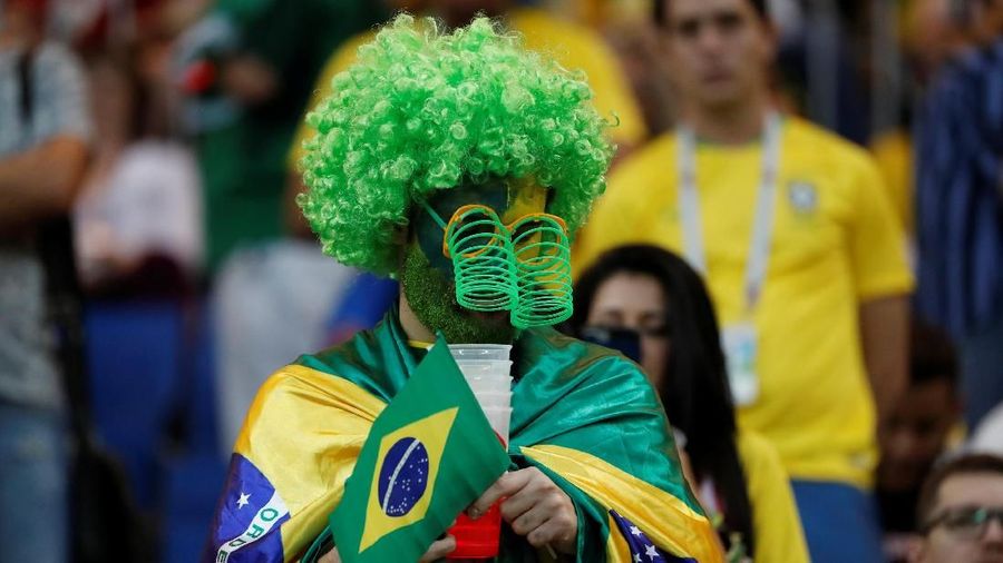 Kehidupan sepakbola tidak dapat dipisahkan dari suporter, tanpa mereka sepakbola tidak akan dinamis karena mereka yang jadi salah satu faktor penambah semangat.