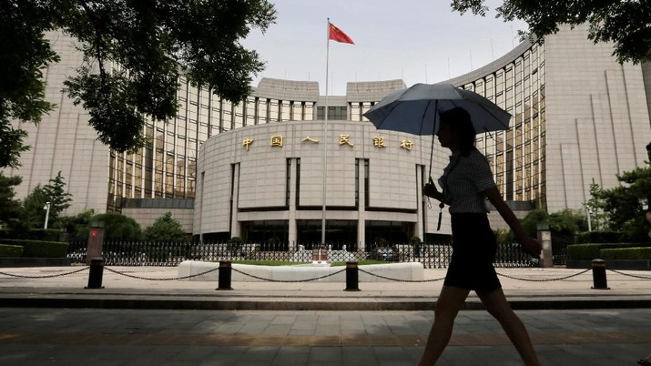 PBOC mengatakan akan menyuntikkan likuiditas senilai 1,2 triliun yuan atau US$ 173,8 miliar (sekitar Rp 2.400 triliun) ke pasar melalui reverse repo.