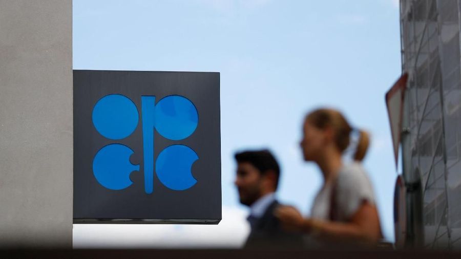 Two persons pass the logo of the Organization of the Petroleoum Exporting Countries (OPEC) in front of OPEC's headquarters in Vienna, Austria June 19, 2018.   REUTERS/Leonhard Foeger