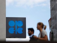 Pertemuan Raja-Raja Minyak 'OPEC+' Ditunda 5 Desember