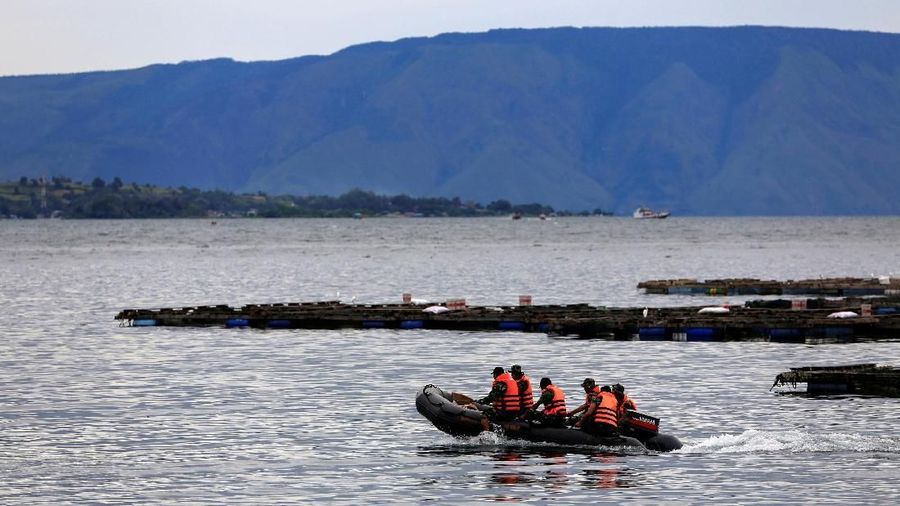 Setelah di Danau Toba, pembenahan angkutan penyeberangan juga akan menyentuh Palembang dan Kalimantan.