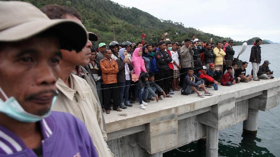Sampai saat ini, jumlah data korban yang valid masih belum dapat dipastikan karena KM Sinar Bangun tidak memiliki manifest penumpang.