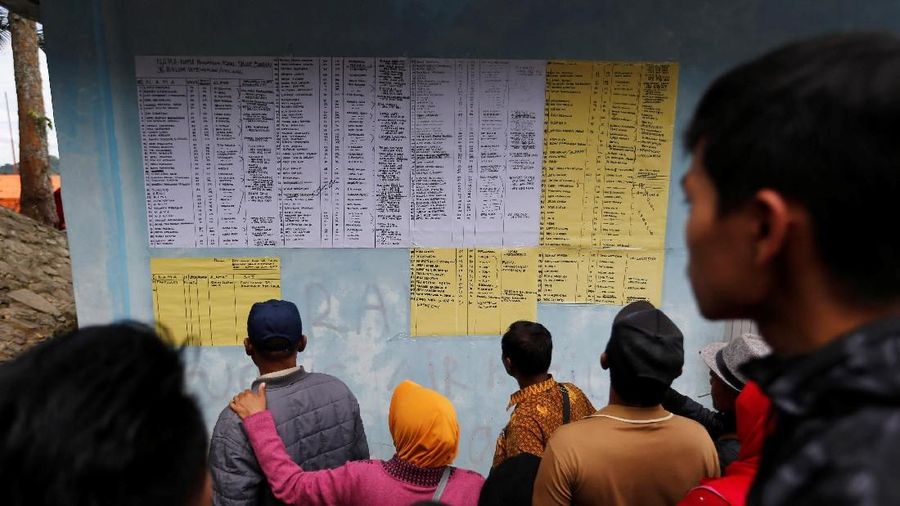 Pencarian korban tenggelamnya kapal KM Sinar Bangun masih dilakukan.