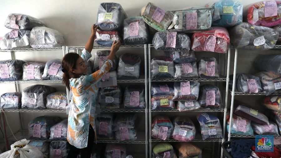 Saat musim libur lebaran jasa cuci dan setrika meningkat hingga 90% dibandingkan hari biasa.