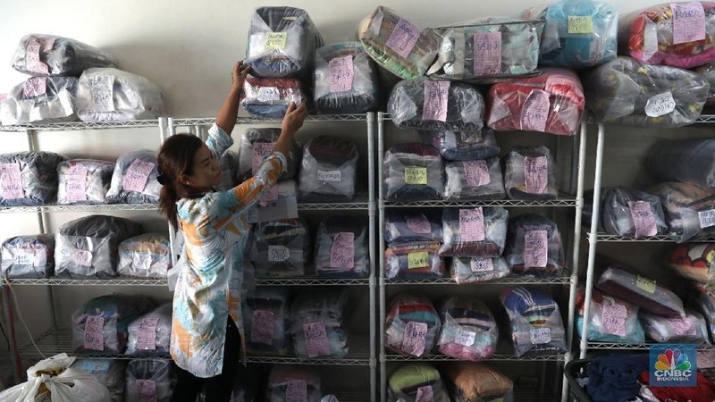 Saat musim libur lebaran jasa cuci dan setrika meningkat hingga 90% dibandingkan hari biasa.