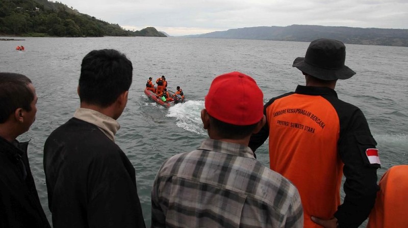 Sejauh ini penyebab tenggelamnya kapal dan jumlah korban belum bisa dipastikan.