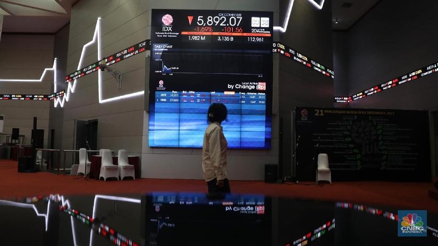 Pasar saham Indonesia kembali dibuka mulai hari ini setelah libur panjang hari raya Idul Fitri.