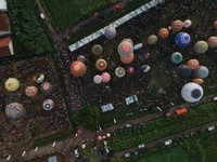 Indahnya Balon Udara yang Tak Ganggu Operasional Pesawat