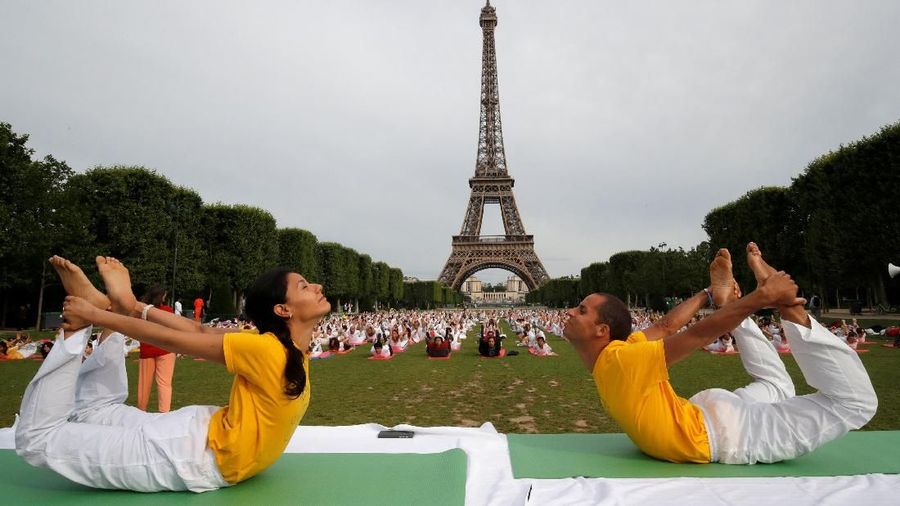 Hari Yoga Internasional ini dirayakan setiap tanggal 21 Juni, sesuai dengan konvensi di Perserikatan Bangsa-Bangsa (PBB) yang dicapai tahun 2014 lalu.
