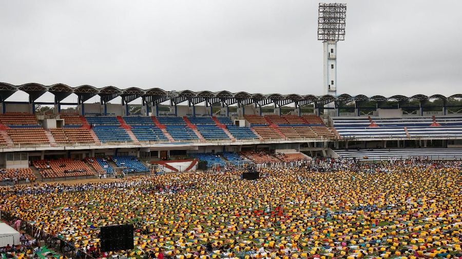 Hari Yoga Internasional ini dirayakan setiap tanggal 21 Juni, sesuai dengan konvensi di Perserikatan Bangsa-Bangsa (PBB) yang dicapai tahun 2014 lalu.