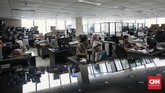 Pemprov DKI Jakarta mengancam tidak memberikan tunjangan bagi PNS yang membolos di hari pertama bekerja usai libur lebaran ini. (CNN Indonesia/Adhi Wicaksono)