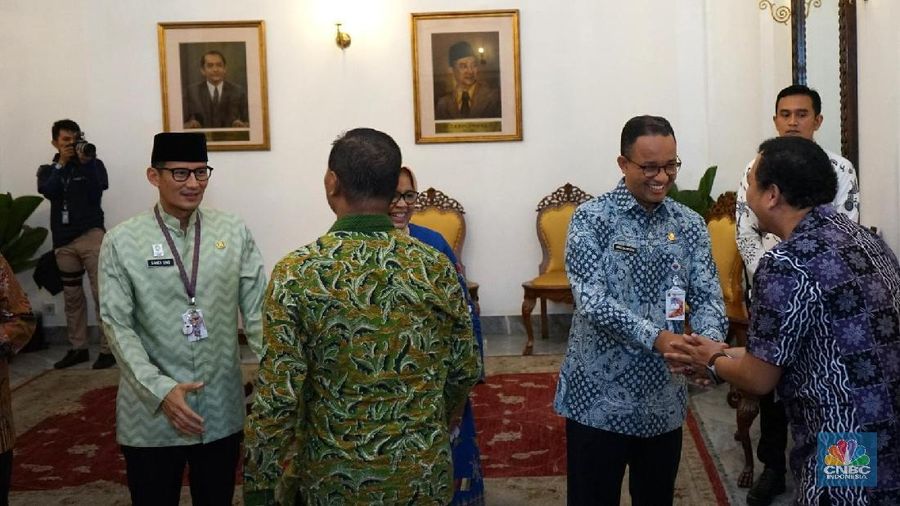 Di lingkungan Pemprov DKI Jakarta sebanyak 1.081 dari 67.295 pegawai PNS telat datang dari jam kerja yang telah ditetapkan yaitu pukul 07.30 WIB.