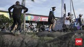Sejumlah skateboarders juga menggunakan kostum unik. (CNN Indonesia/ Hesti Rika).