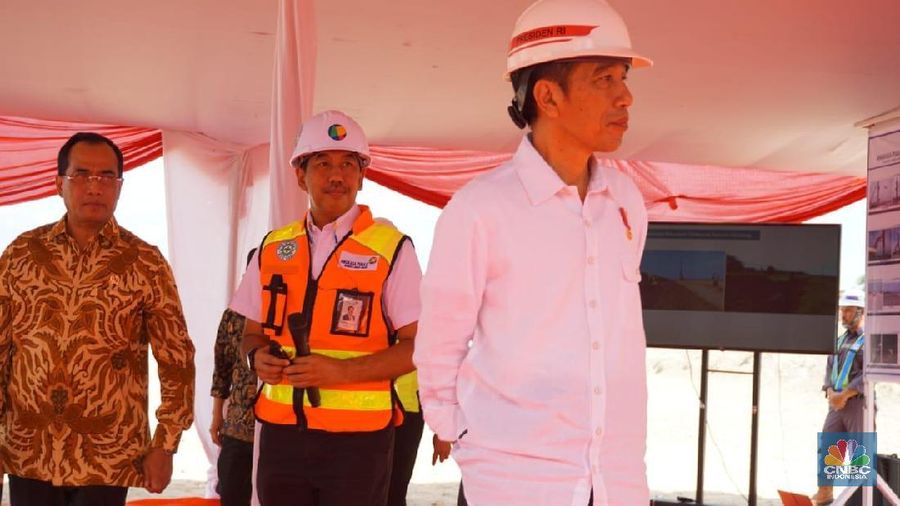 Dalam waktu dekat Presiden akan menandatangani bahwa pembangunan Bandara Kediri adalah bagian PSN, kata Luhut Pandjaitan.