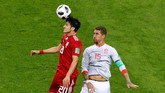 Laga melawan Iran menjadi pertandingan ke-15 bagi bek Sergio Ramos di pentas Piala Dunia. Catatan Ramos tersebut menyamai rekor Xavi Hernandez. (REUTERS/John Sibley)