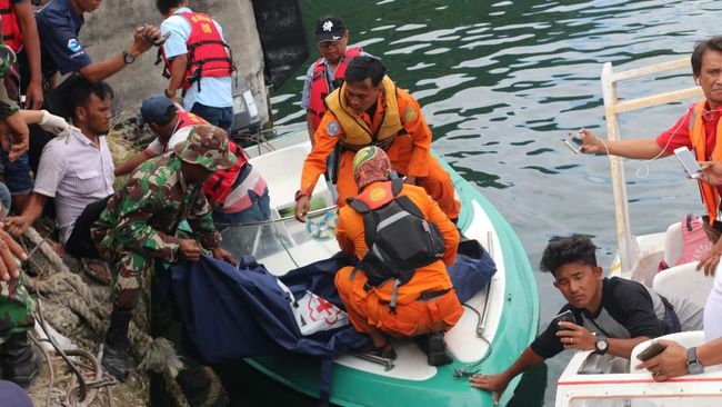 Kemenhub Datangkan Rohaniwan ke Posko KM Sinar Bangun